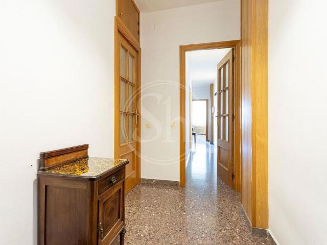Piso en venta en calle De Las Navas de Tolosa, Barcelona, de 82 m² 4 habitaciones por 450.000