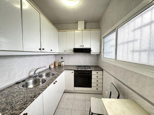 Piso en venta en calle De Las Navas de Tolosa, Barcelona, de 90 m² 3 habitaciones por 298.000