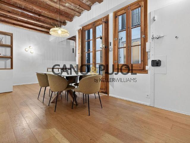 Piso en venta en calle De L'arc de Sant Ramon del Call, Barcelona, de 105 m² 3 habitaciones por 499.000