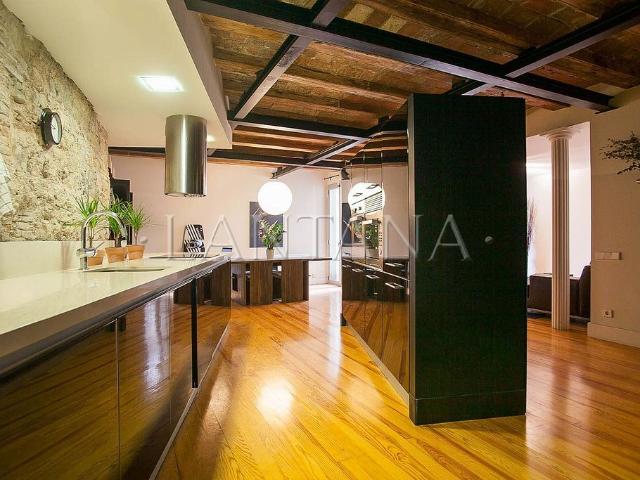 Piso en venta en calle De L'arc de Sant Ramon del Call, Barcelona, de 133 m² 2 habitaciones por 595.000