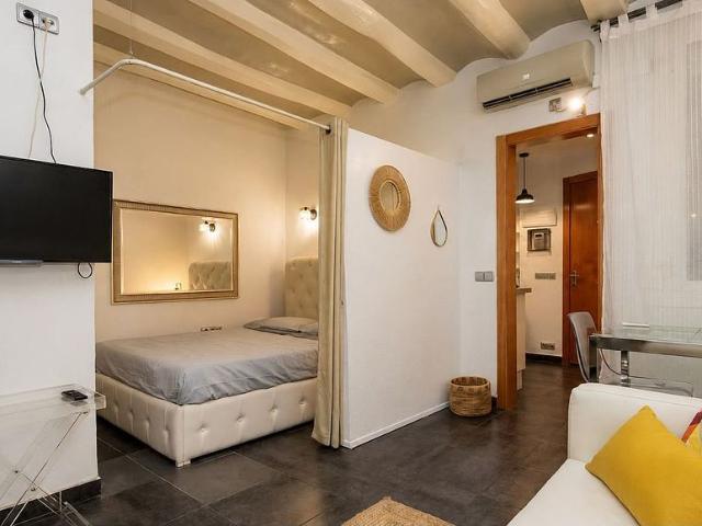 Piso en venta en calle De L'argenter, Barcelona, de 34 m² 1 habitación por 179.000
