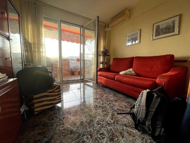 Piso en venta en calle De L'artesania, Barcelona, de 67 m² 3 habitaciones por 329.000