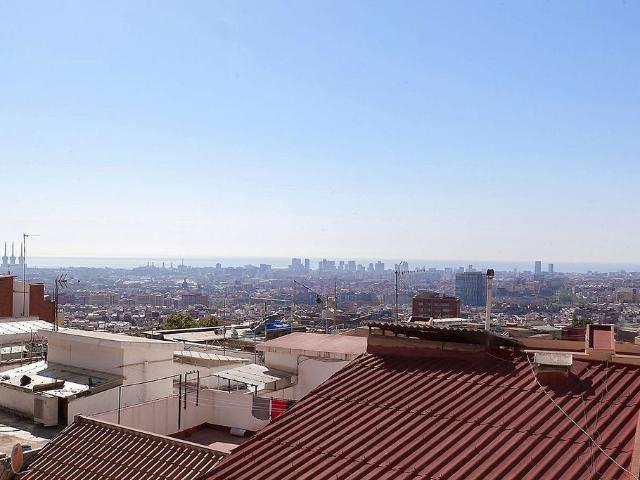 Piso en venta en calle De L'artesania, Barcelona, de 62 m² 3 habitaciones por 226.000
