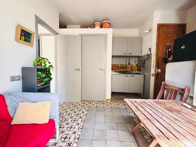 Piso en venta en calle De L'atlàntida, Barcelona, de 32 m² 2 habitaciones por 219.000