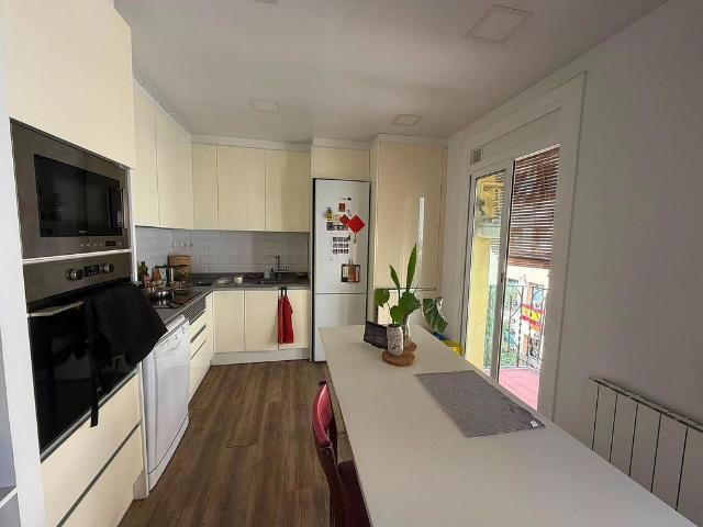Piso en venta en calle De L'atlàntida, Barcelona, de 66 m² 2 habitaciones por 340.000