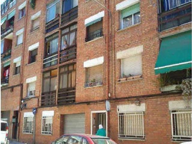 Piso en venta en calle De L'autonomia, Badalona, de 41 m² 1 habitación por 140.800