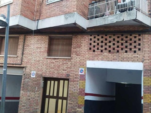 Piso en venta en calle De L'autonomia, Badalona, de 71 m² 3 habitaciones por 88.000