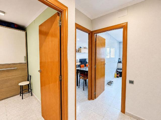 Piso en venta en calle De L'avenir, Cornellà de Llobregat, de 64 m² 3 habitaciones por 229.000