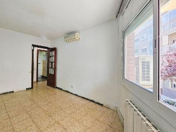 Piso en venta en calle De L'aviació, Hospitalet de Llobregat, L´, de 63 m² 4 habitaciones por 232.000