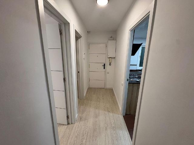 Piso en venta en calle De L'aviació, Hospitalet de Llobregat, L´, de 63 m² 4 habitaciones por 270.000