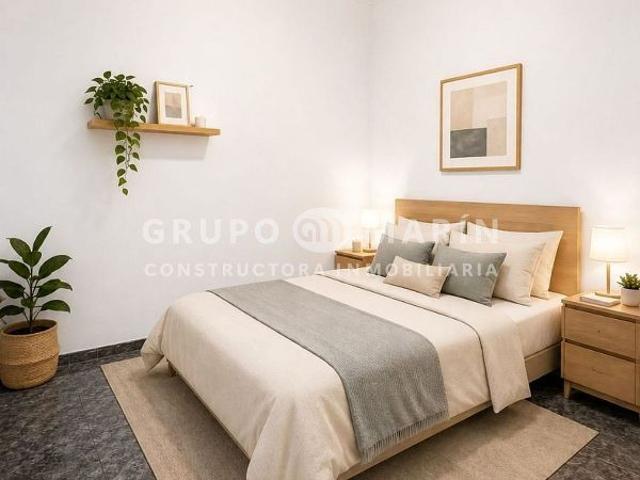 Piso en venta en calle De L'empordà, Badalona, de 60 m² 3 habitaciones por 155.000