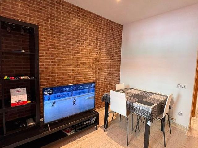 Piso en venta en calle De L'empordà, Badalona, de 61 m² 2 habitaciones por 153.000