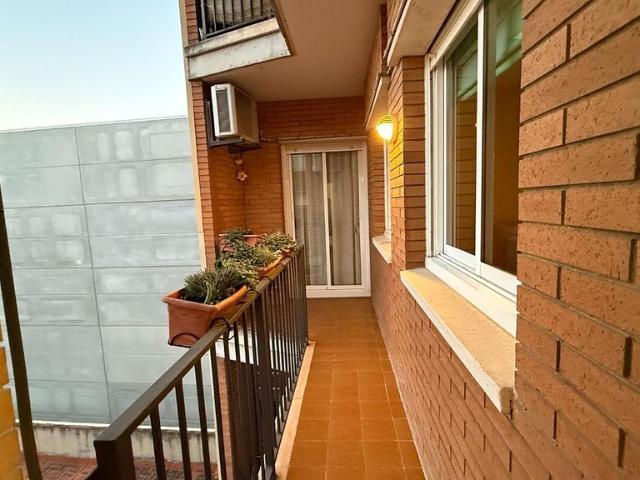 Piso en venta en calle De L'energia, Cornellà de Llobregat, de 78 m² 3 habitaciones por 364.000