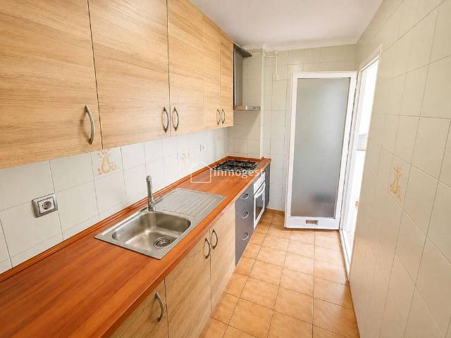 Piso en venta en calle De Les Teixidores, Salt, de 89 m² 3 habitaciones por 159.000
