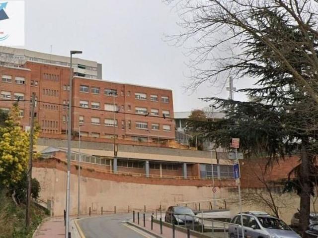 Piso en venta en calle De Les Agudes, Barcelona, de 65 m² 3 habitaciones por 75.000