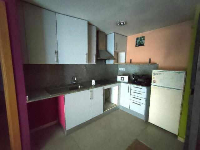 Piso en venta en calle De Les Agudes, Girona, de 50 m² 2 habitaciones por 143.900