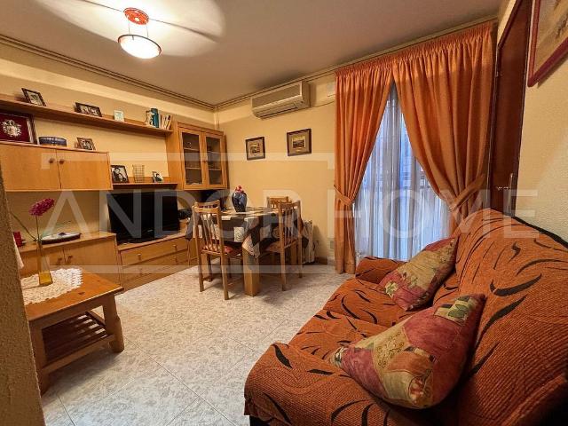 Piso en venta en calle De Les Carretes, Barcelona, de 41 m² 2 habitaciones por 179.000
