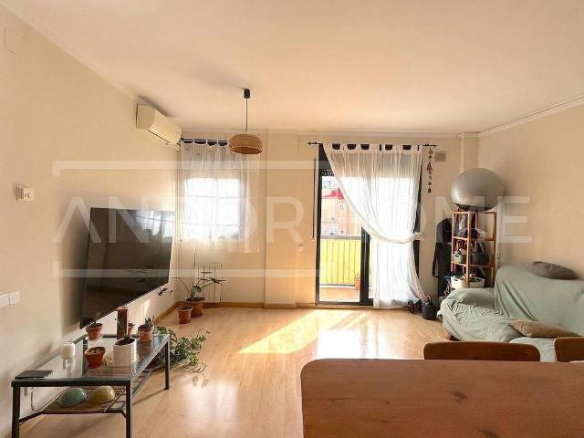 Piso en venta en calle De Les Carretes, Barcelona, de 55 m² 1 habitación por 235.000