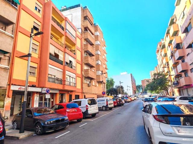 Piso en venta en Calle de les Germanies, Torrent Valencia