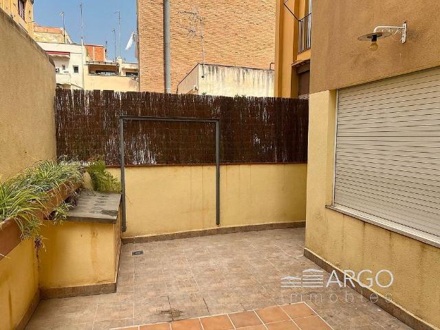 Piso en venta en calle De Les Guilleries, Barcelona, de 95 m² 4 habitaciones por 740.000