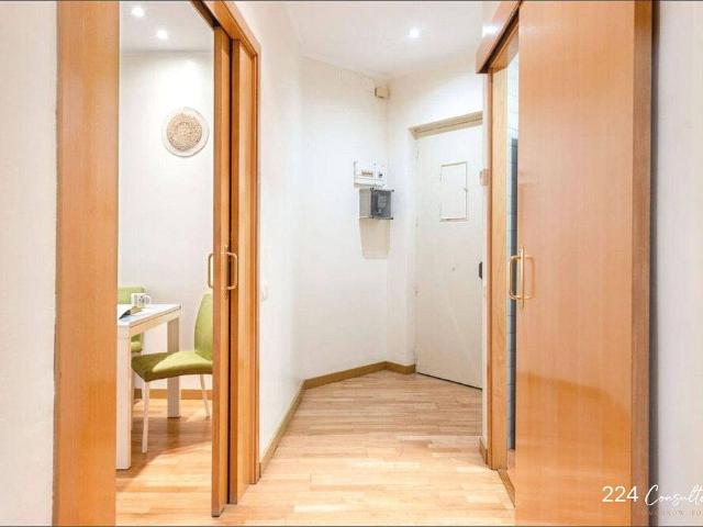 Piso en venta en calle De Les Jonqueres, Barcelona, de 54 m² 1 habitación por 349.000