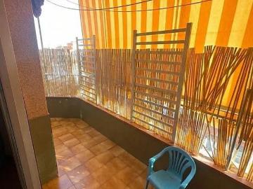 Piso en venta en calle De Les Mimoses, Hospitalet de Llobregat, L´, de 60 m² 3 habitaciones por 180.000