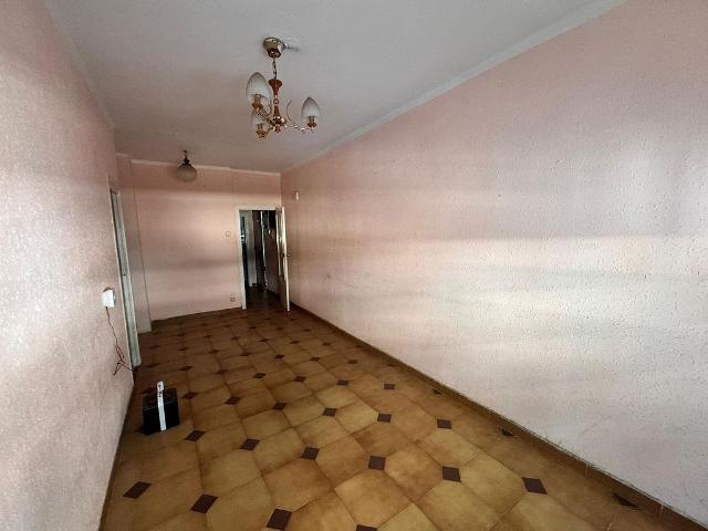Piso en venta en calle De L'escultor Ordóñez, Barcelona, de 44 m² 2 habitaciones por 160.000