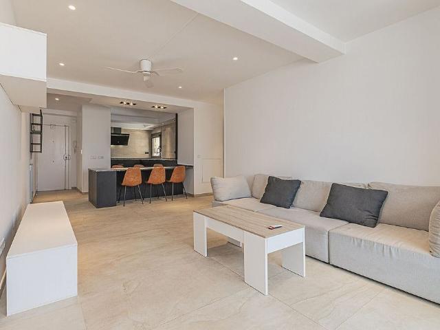 Piso en venta en calle De L'escar, Barcelona, de 96 m² 2 habitaciones por 660.000