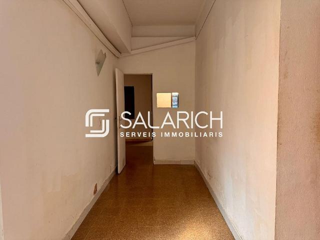 Piso en venta en calle De L'escorial, Barcelona, de 58 m² 3 habitaciones por 295.000