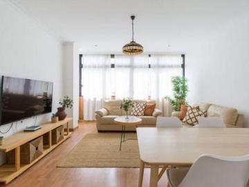 Piso en venta en calle De L'espasa, Barcelona, de 81 m² 2 habitaciones por 535.000
