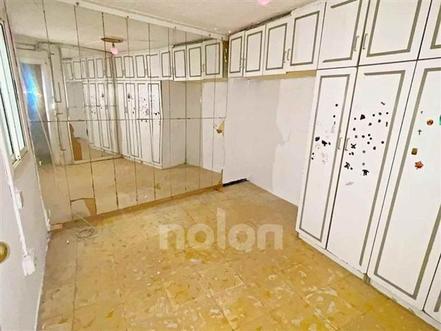 Piso en venta en calle De L'estadi, Badalona, de 60 m² 2 habitaciones por 129.000