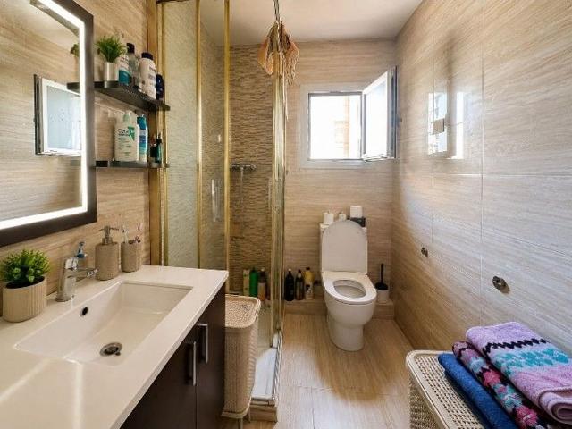 Piso en venta en calle De L'estronci, Hospitalet de Llobregat, L´, de 57 m² 2 habitaciones por 165.000
