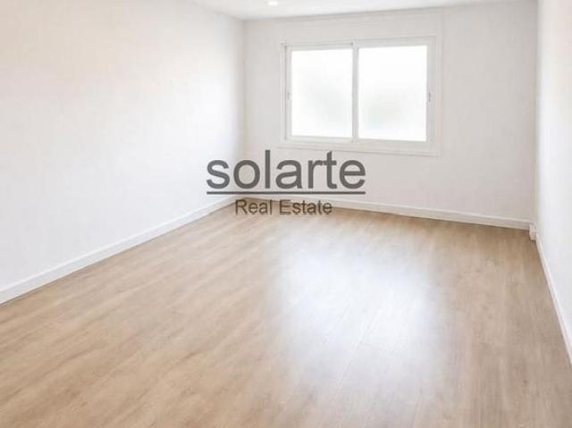 Piso en venta en calle De L'ermita de Bellvitge, Hospitalet de Llobregat, L´, de 60 m² 3 habitaciones por 219.000