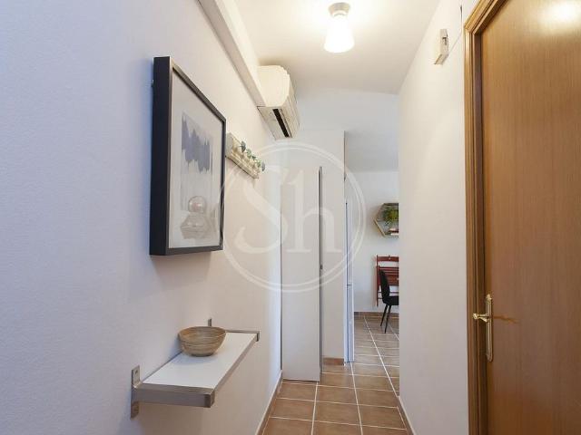 Piso en venta en calle De L'hort de la Bomba, Barcelona, de 42 m² 2 habitaciones por 235.000
