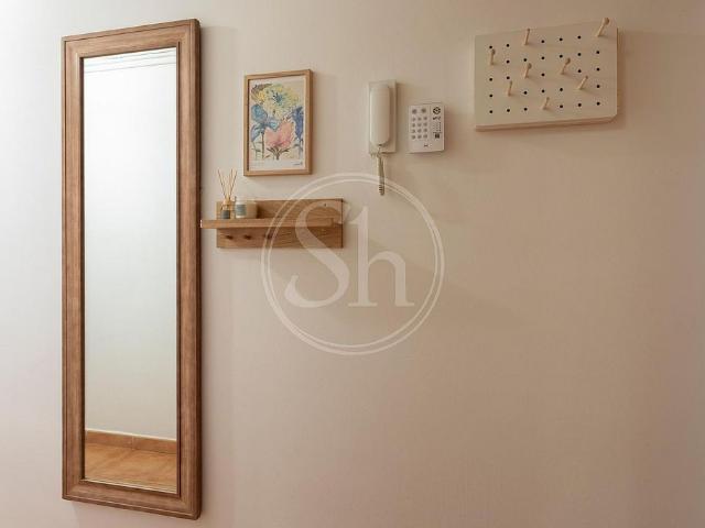 Piso en venta en calle De L'hort de la Bomba, Barcelona, de 35 m² 1 habitación por 195.000