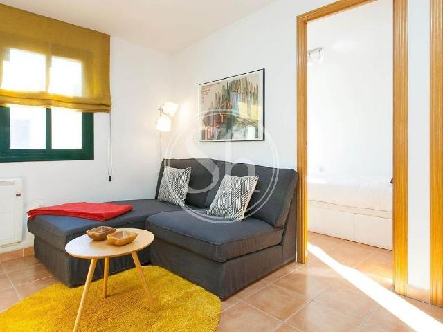 Piso en venta en calle De L'hort de la Bomba, Barcelona, de 31 m² 2 habitaciones por 225.000