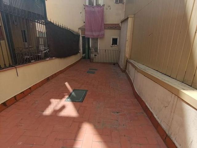Piso en venta en calle De L'hospital, Barcelona, de 61 m² 2 habitaciones por 280.000