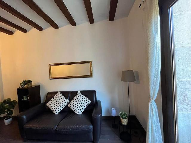 Piso en venta en calle De L'hospital, Barcelona, de 75 m² 2 habitaciones por 315.000