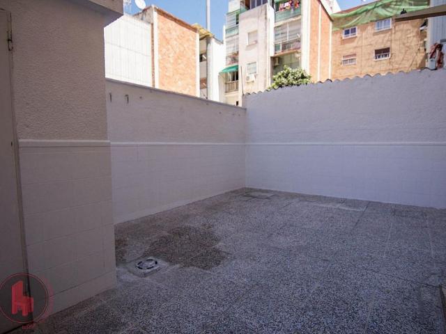 Piso en venta en calle De Liszt, Badalona, de 52 m² 2 habitaciones por 165.000