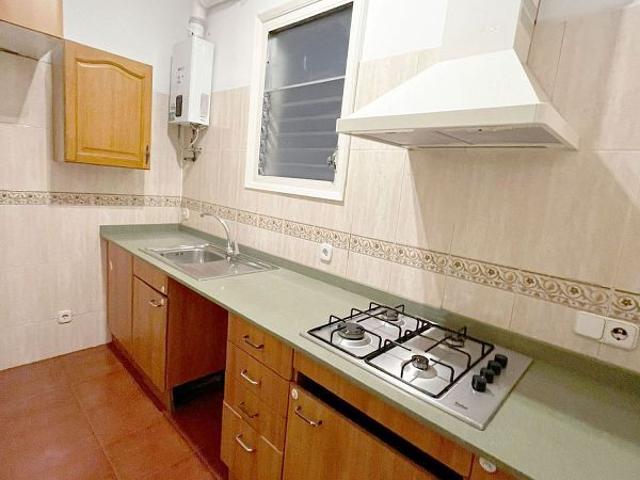 Piso en venta en calle De Llança, Barcelona, de 70 m² 3 habitaciones por 398.000