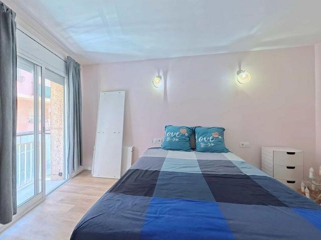 Piso en venta en calle De Llinars, Cornellà de Llobregat, de 74 m² 3 habitaciones por 282.000