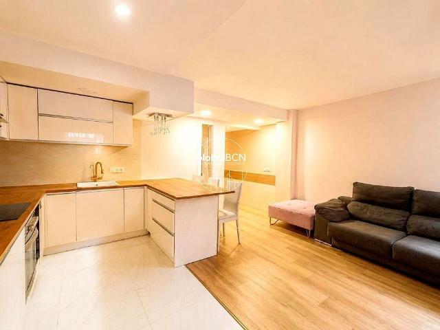 Piso en venta en calle De Llinars, Cornellà de Llobregat, de 70 m² 3 habitaciones por 282.000