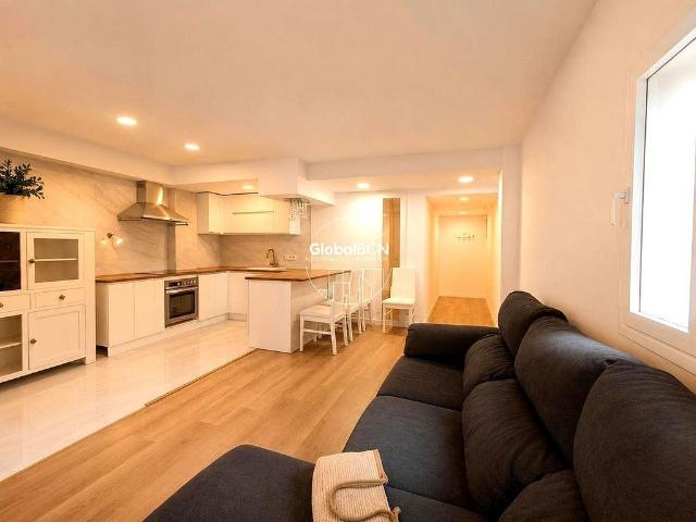 Piso en venta en calle De Llinars, Cornellà de Llobregat, de 70 m² 3 habitaciones por 282.000