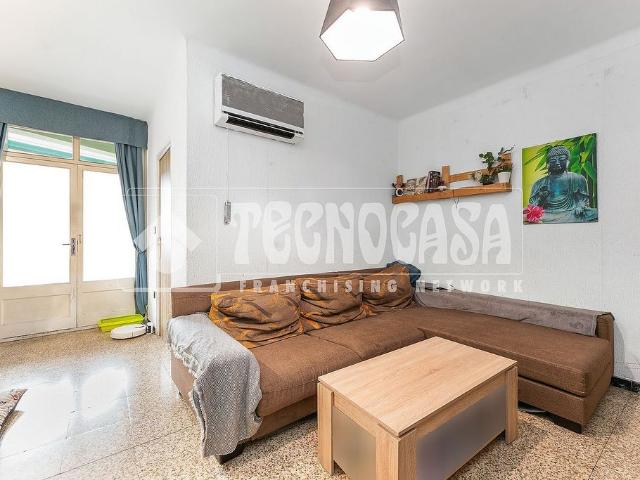Piso en venta en calle De Lluís Domènech i Montaner, Sant Joan Despí, de 56 m² 4 habitaciones por 220.000