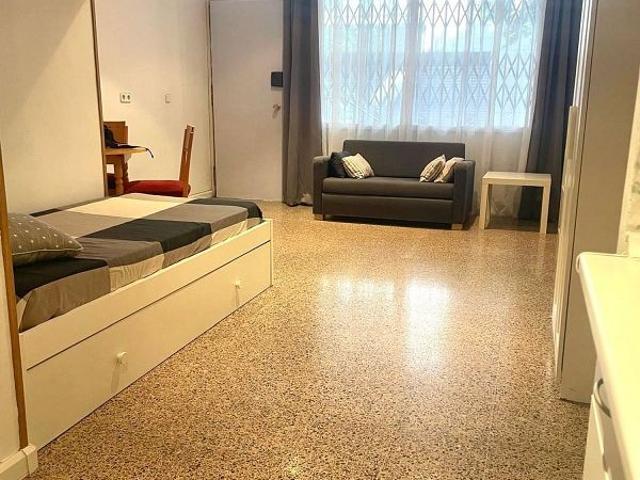 Piso en venta en calle De L'oblit, Barcelona, de 31 m² 1 habitación por 198.900