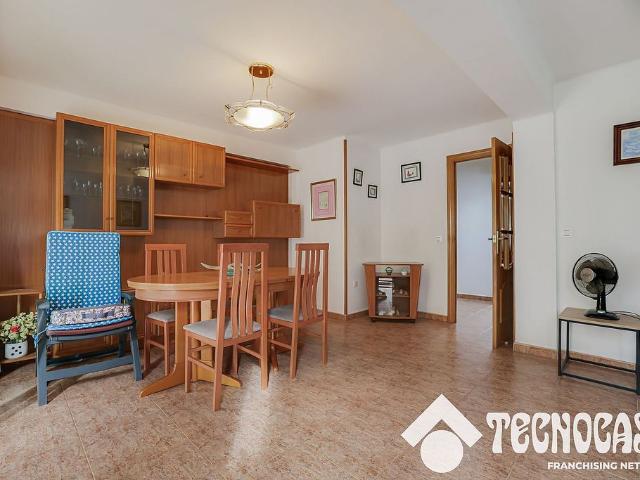 Piso en venta en calle De Londres, Badalona, de 77 m² 3 habitaciones por 219.900
