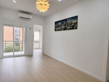 Piso en venta en calle De Los Castillejos, Barcelona, de 55 m² 3 habitaciones por 349.000