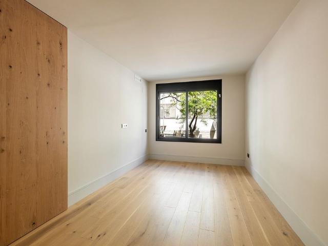 Piso en venta en calle De Los Castillejos, Barcelona, de 68 m² 1 habitación por 399.000