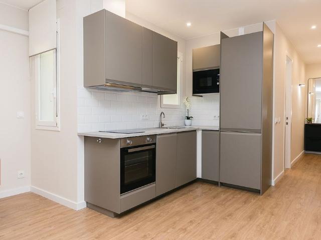 Piso en venta en calle De Lope de Vega, Barcelona, de 49 m² 2 habitaciones por 349.500