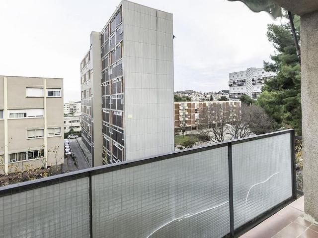 Piso en venta en calle De Puig i Cadafalch, Barcelona, de 68 m² 3 habitaciones por 240.000